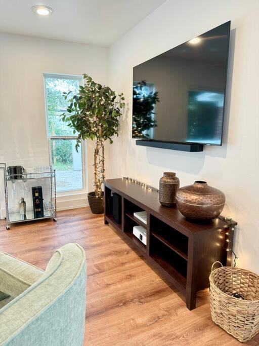 Downtown Dream- Relaxing Escape In Downtown Pensacola Villa Luaran gambar